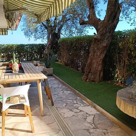 アパート Spacious With Garden And Pool *